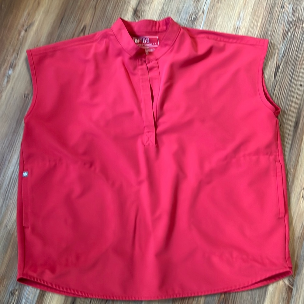 Figs scrub top size L color red